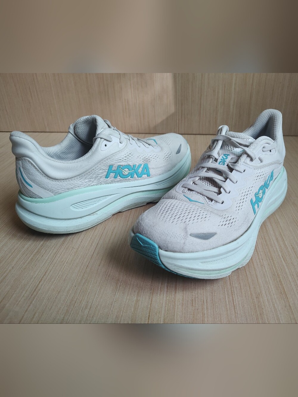 Hoka Bondi 9 Running White Blue Sneakers Run Women's Knit Shoes Lace Up 9.5